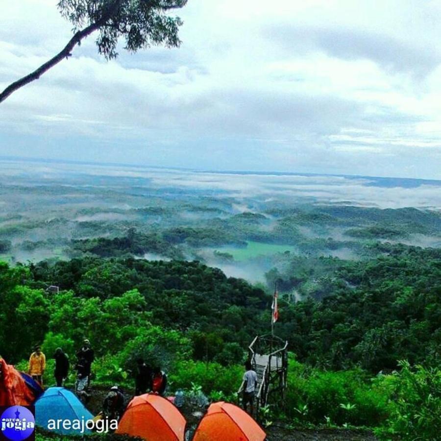 Seribu Batu Songgo Langit Resort & Camp Bantul Kültér fotó